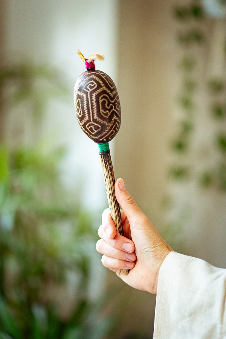 Shipibo Ratel – tradičné šamanské chŕípacie maraky