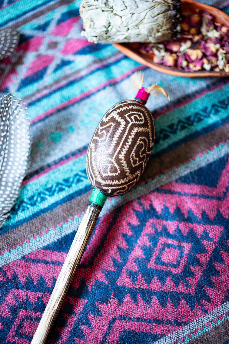 Šamanská kožená hrkálka Kenari