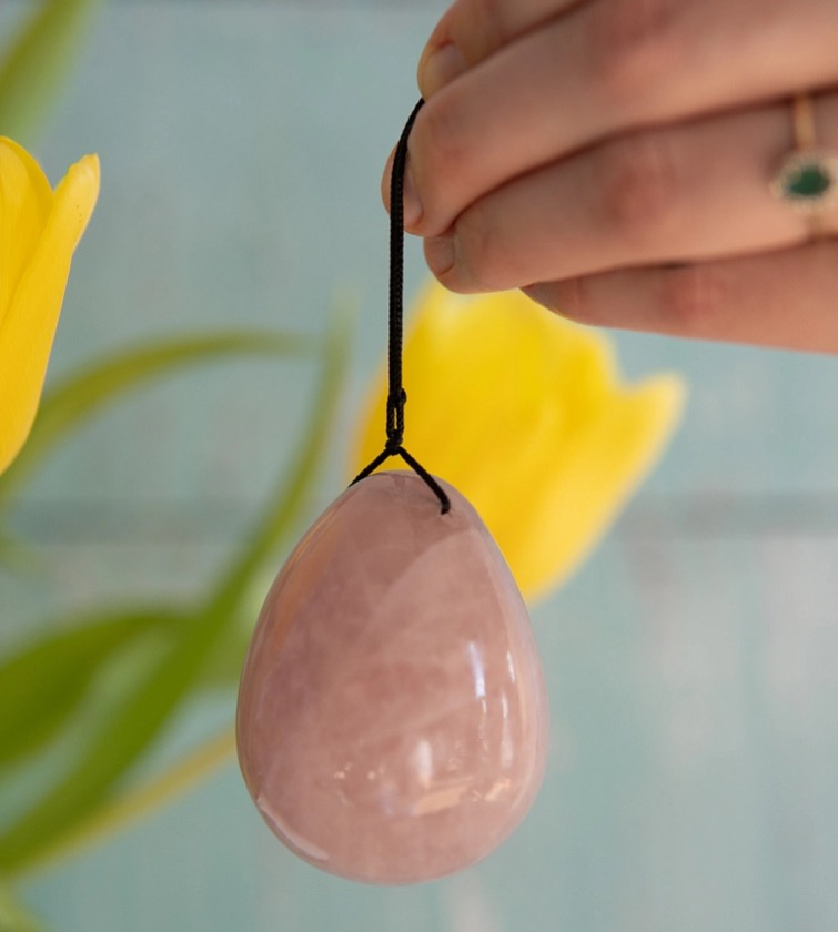 YONI vajíčko z ruženínu – Nežný návrat k sebe