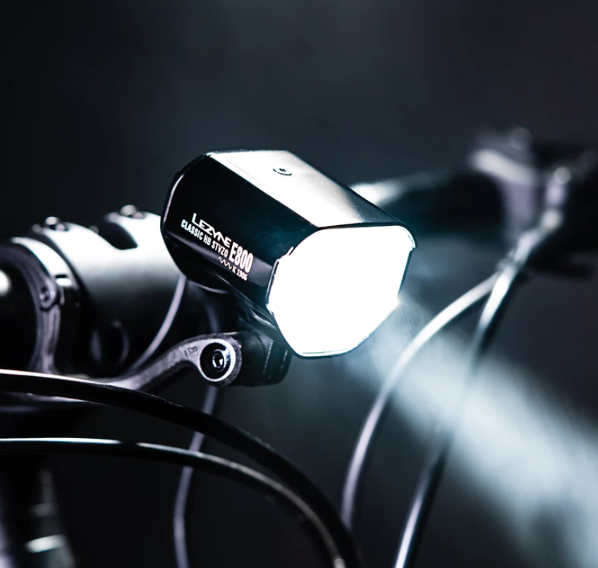 LEZYNE CLASSIC HB STVZO E800 predné svetlo na elektrobicykel