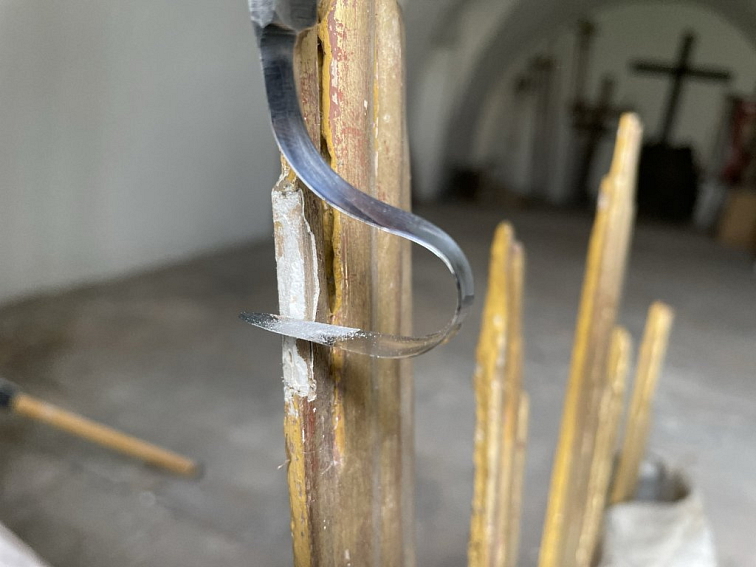 Ručně kovaný háček na křídu