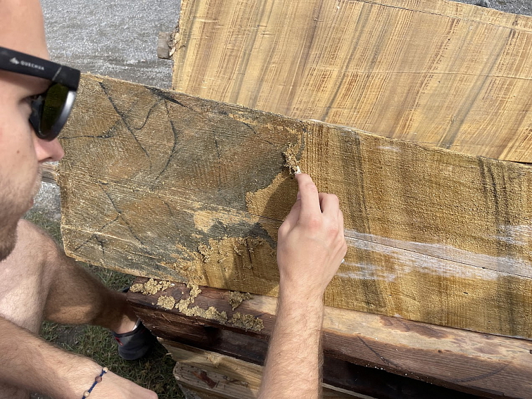 AGE - odstraňovač nátěrů a graffiti