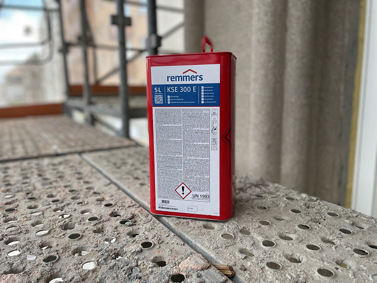 KSE 300 E zpevňovač kamene - pro silně porézní povrchy