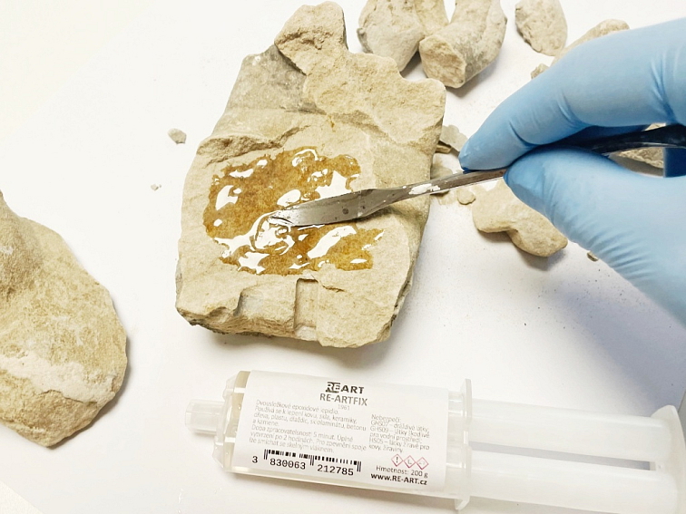 RE-ARTFIX Epoxidové tixotropní lepidlo na kámen, keramiku, dřevo a kov