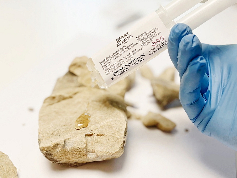 RE-ARTFIX Epoxidové tixotropní lepidlo na kámen, keramiku, dřevo a kov