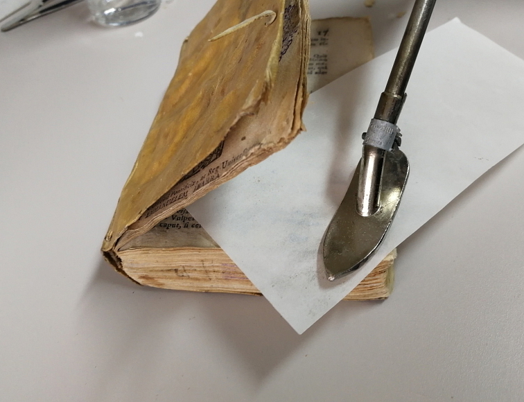 Restaurátorská vyhřívaná špachtle