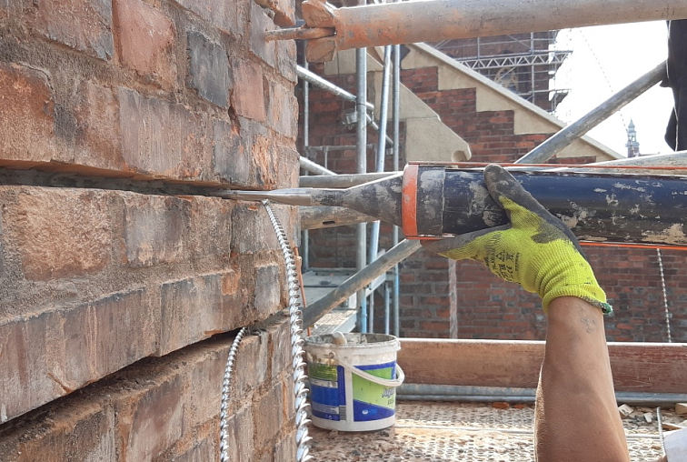 Suchá maltová směs pro kotvení helikálních výztuží - S