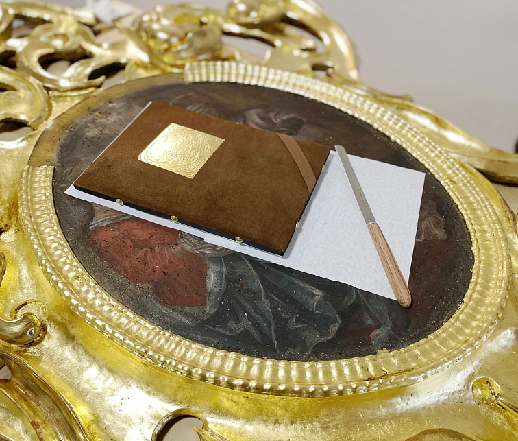 Pozlacovačský polštářek, italský