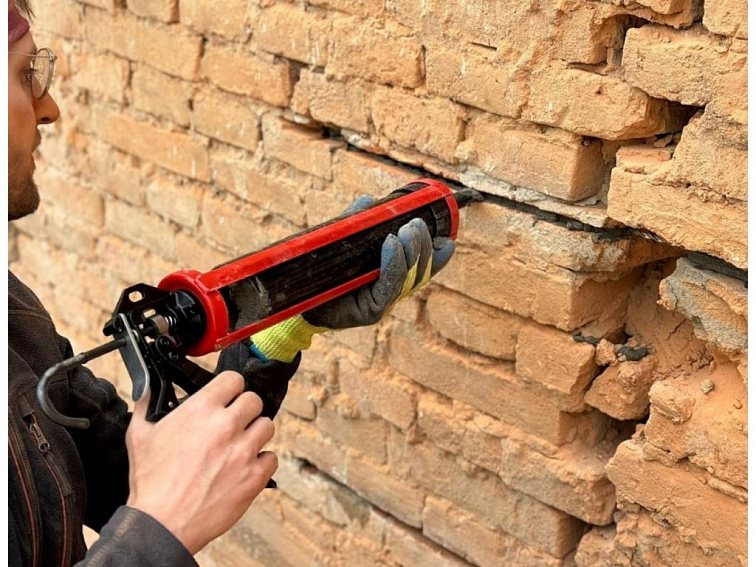 Aplikační pistole pro helikální výztuže