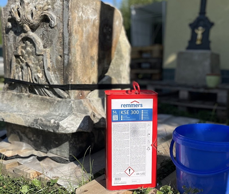 KSE 300 zpevňovač kamene - pro jemně porézní povrchy