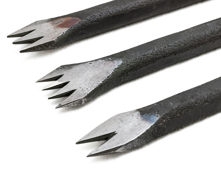 Ručně kovaný zubák na kámen