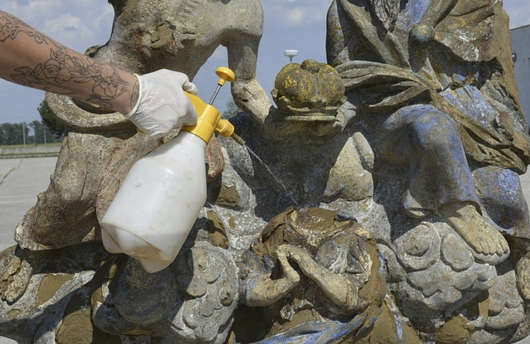 KSE 300 E zpevňovač kamene - pro silně porézní povrchy