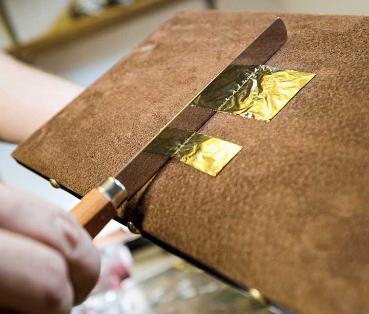 Pozlacovačský polštářek, italský