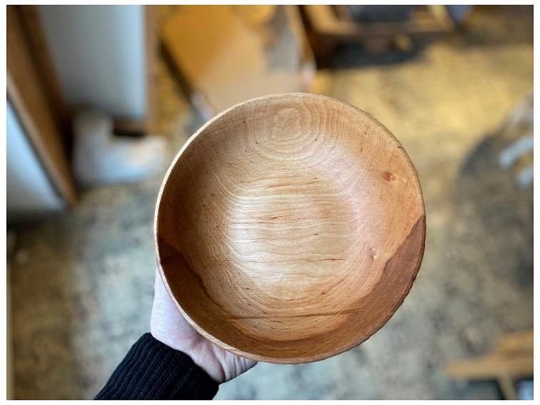 Přírodní pasta na dřevo, vhodná pro styk s potravinami