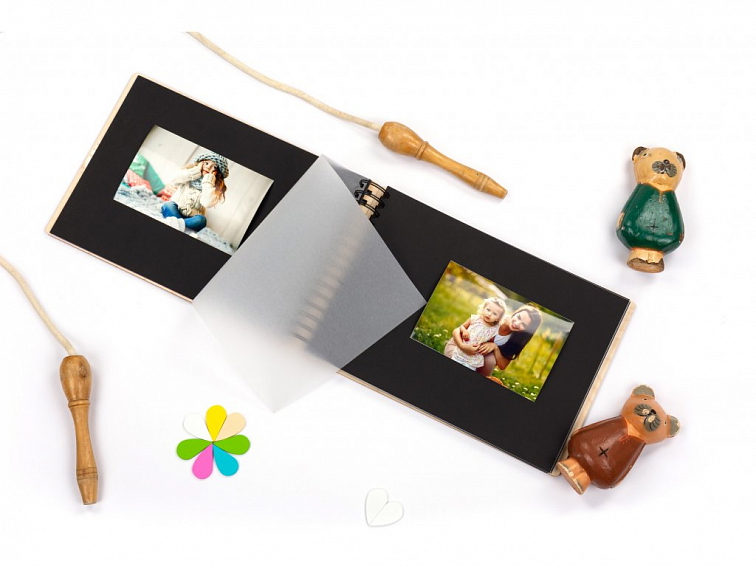 Dřevěné dětské fotoalbum KOČÁR