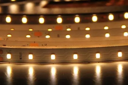 PROFI LED pásek 70LED/m SMD2835 4,8W/m proud. driver teplá bílá IP20 24V