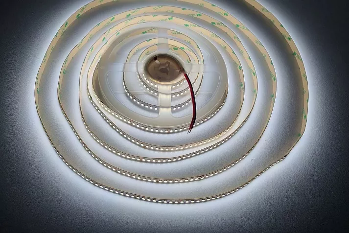 PROFI LED pásek 192LED/m SMD2835 16,8W/m studená bílá IP20 24V - vysocesvítivý
