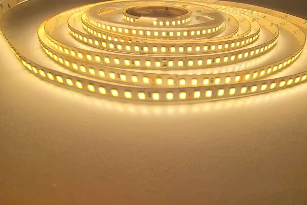 PROFI LED pásek 160LED/m SMD2835 14,4W/m teplá bílá IP20 24V - vysocesvítivý