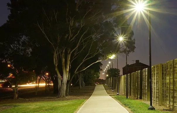 LED pouliční solární svítidlo se senzorem 850lm