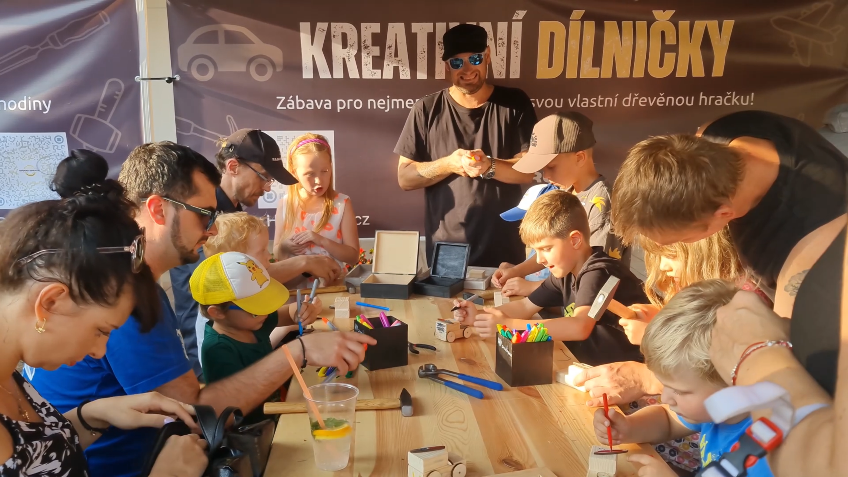 Výroba dřevěných autíček