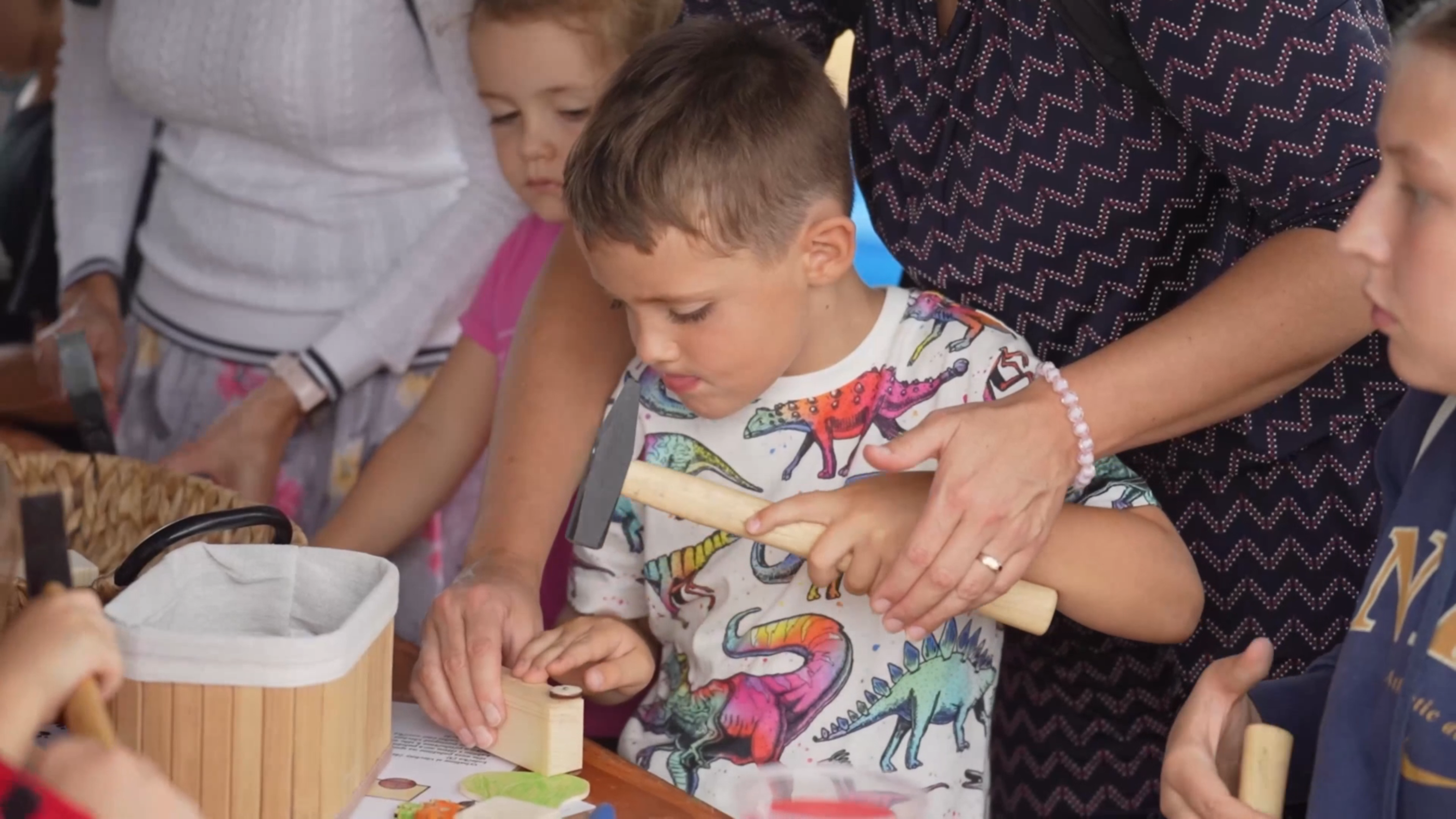 Výroba dřevěných autíček