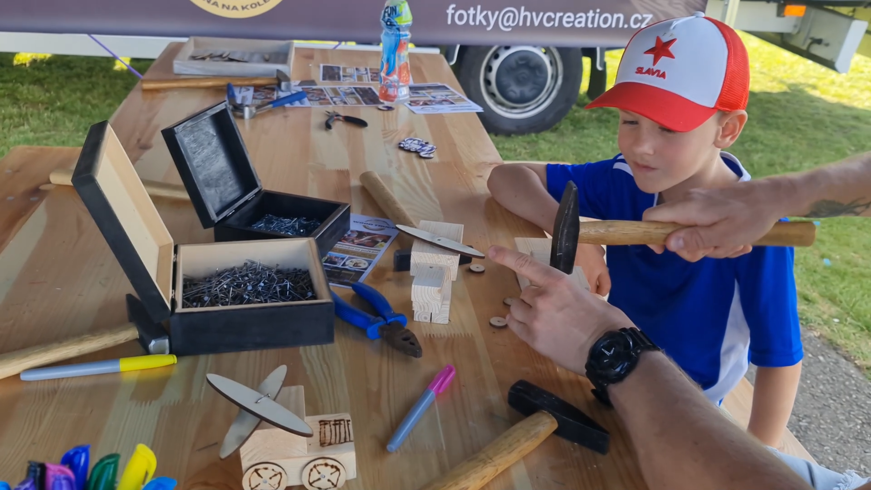 Výroba dřevěných autíček