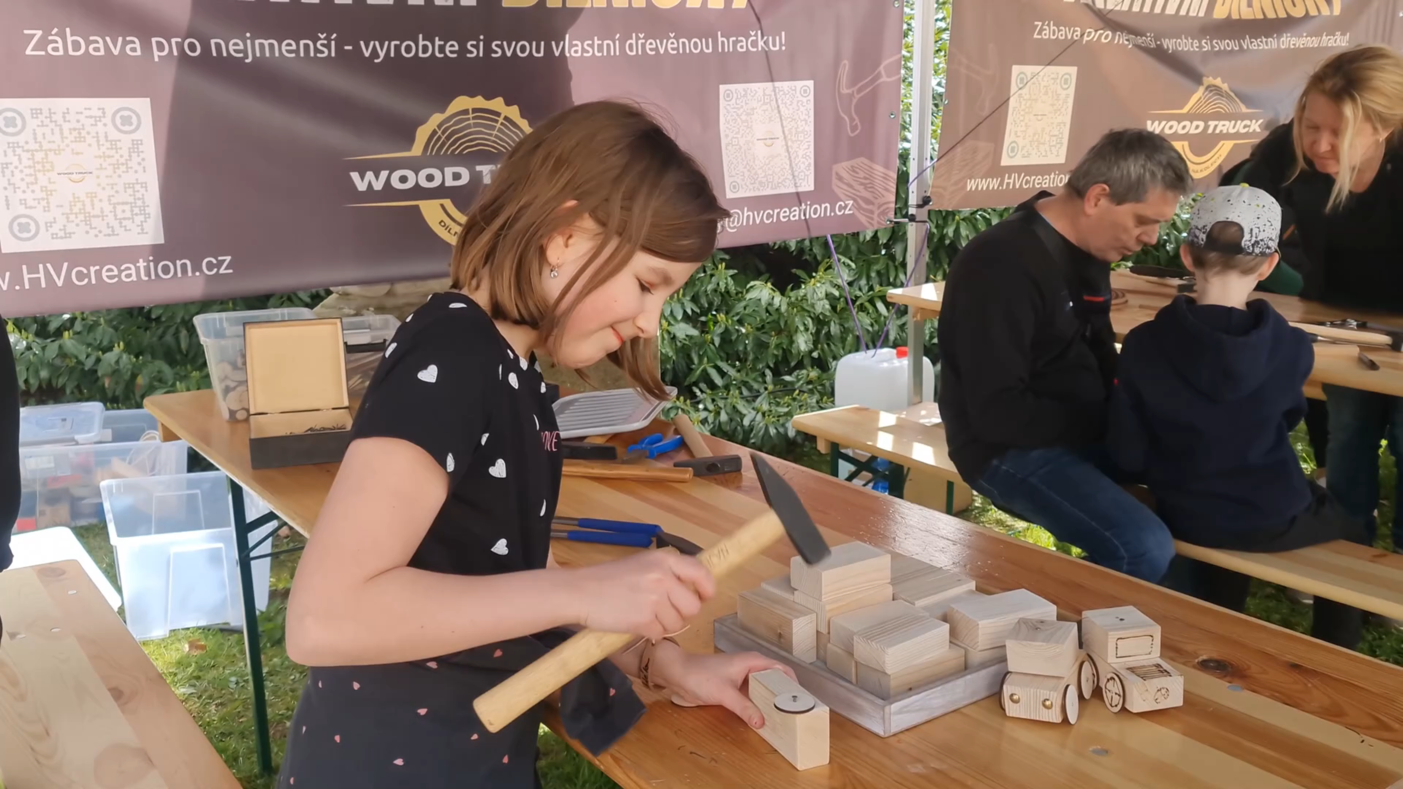 Výroba dřevěných autíček