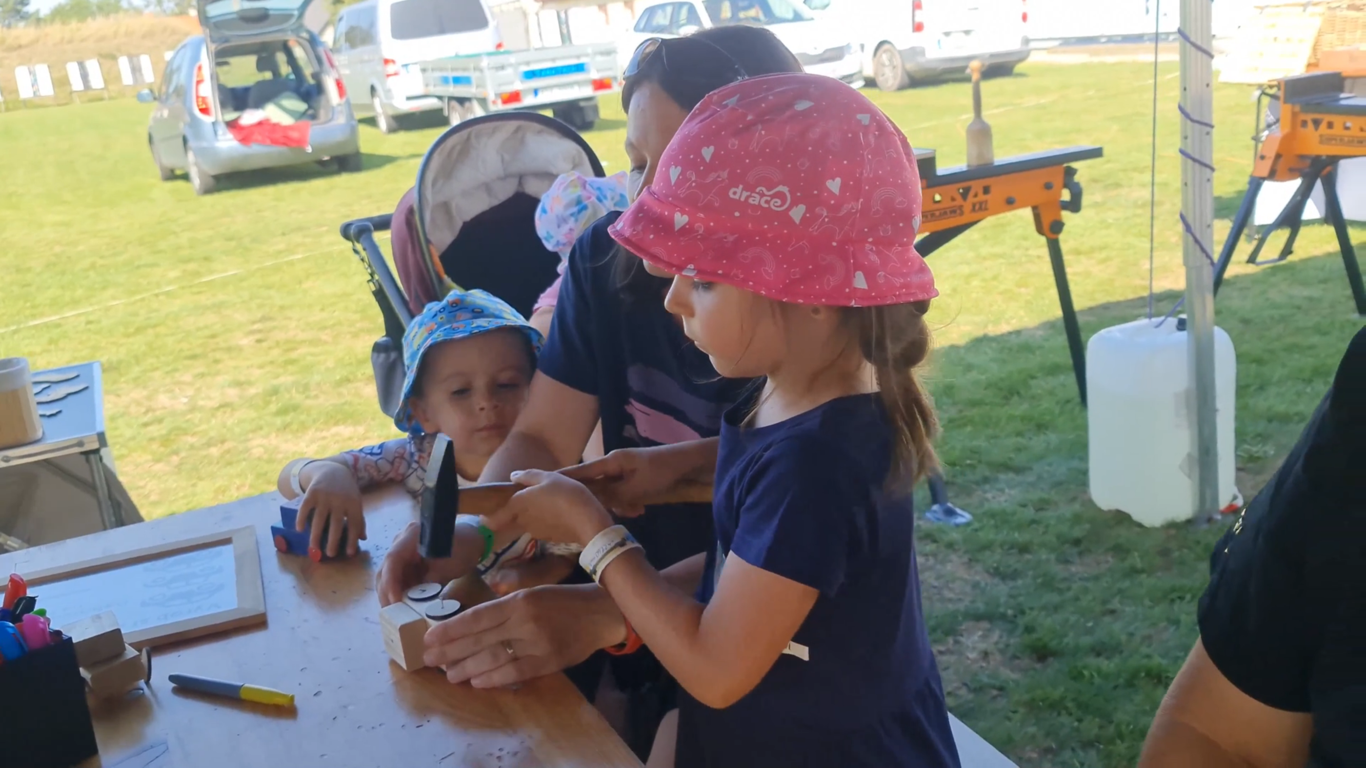 Výroba dřevěných autíček