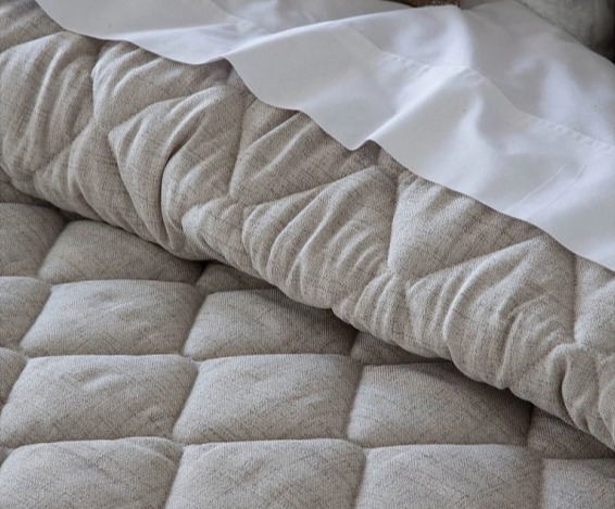 Béžový přehoz Rustik, prošívaný