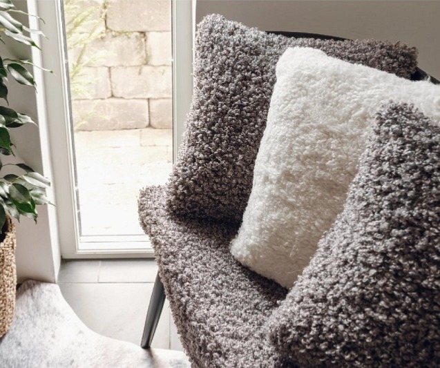 Kudrnatá umělá kožešina Ulli Charcoal, uhlově šedá, 60x90 cm