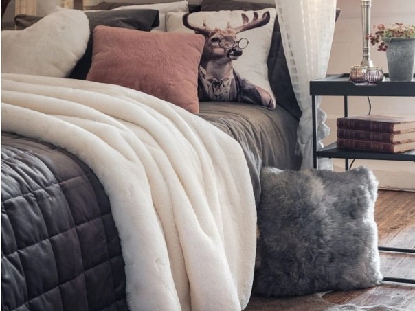 Polštář Fluffy, umělá kožešina, růžový, 60x40 cm