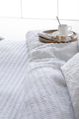 Lehký přehoz Linette White 235x270 cm, bílá, sada s 1 povlakem na polštář 70x50 cm