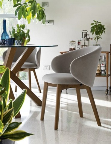 Židle s područkami Tuka, dřevo, látka, CB2117