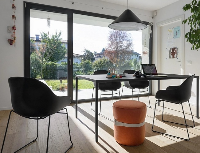 Židle s područkami Academy, plast, kov, CB2143