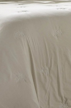 Vyšívaný přehoz Amalia béžový, sada se 2 povlaky na polštáře 70x50 cm