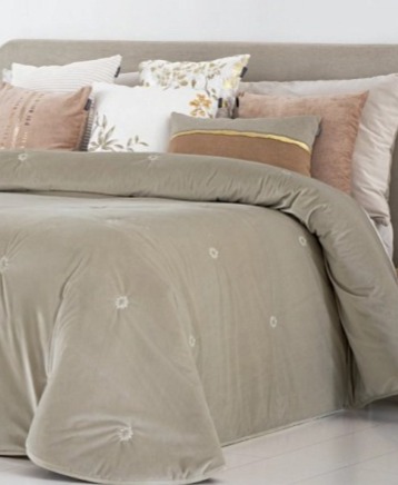 Sametový přehoz Arxy Beige, béžový, se 2 povlaky na polštář 70x50 cm