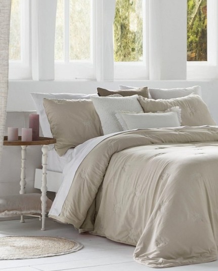 Vyšívaný přehoz Amalia béžový, sada se 2 povlaky na polštáře 70x50 cm