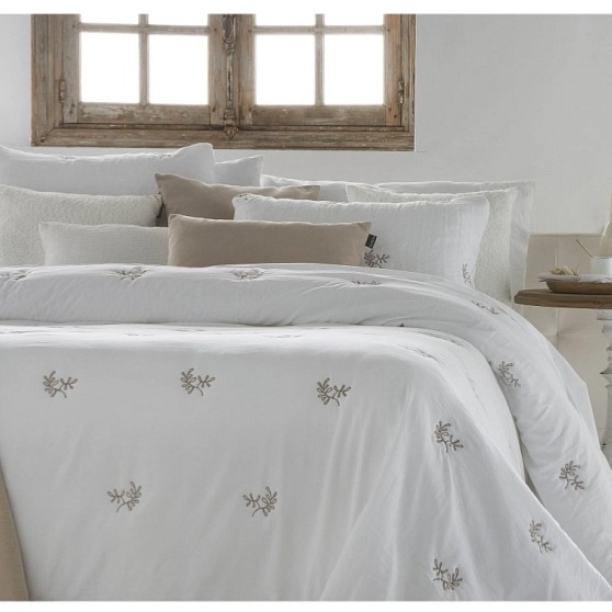 Vyšívaný přehoz Amalia bílý, sada se 2 povlaky na polštáře 70x50 cm