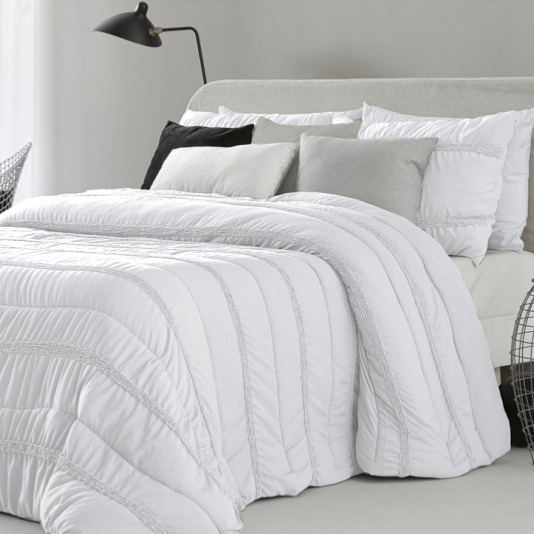 Bílý přehoz Provenza White, 270x270 cm, sada se 2 povlaky na polštáře 70x50 cm