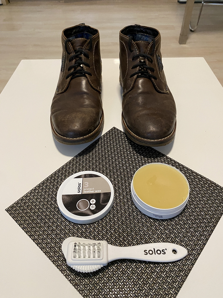 Vyživující tuk na obuv - Solos Leather Wax