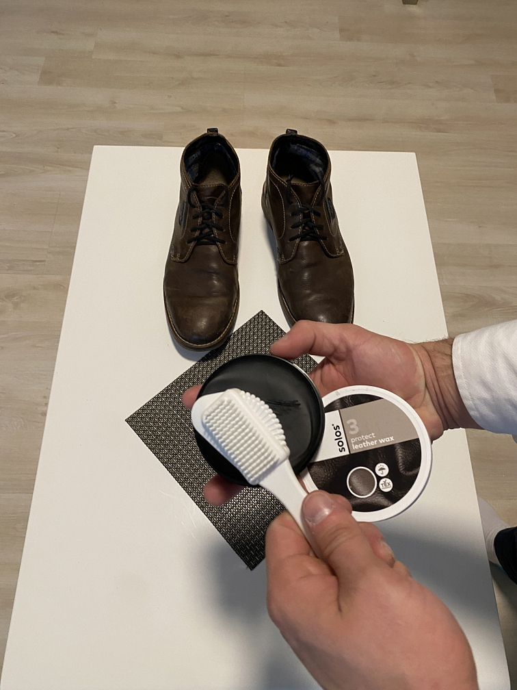 Vyživující tuk na obuv - Solos Leather Wax