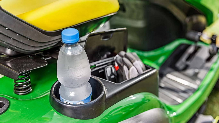 Zahradní traktor John Deere X 167 R