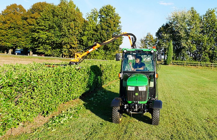 Lištová sekačka na úpravu živých plotů AMD37C