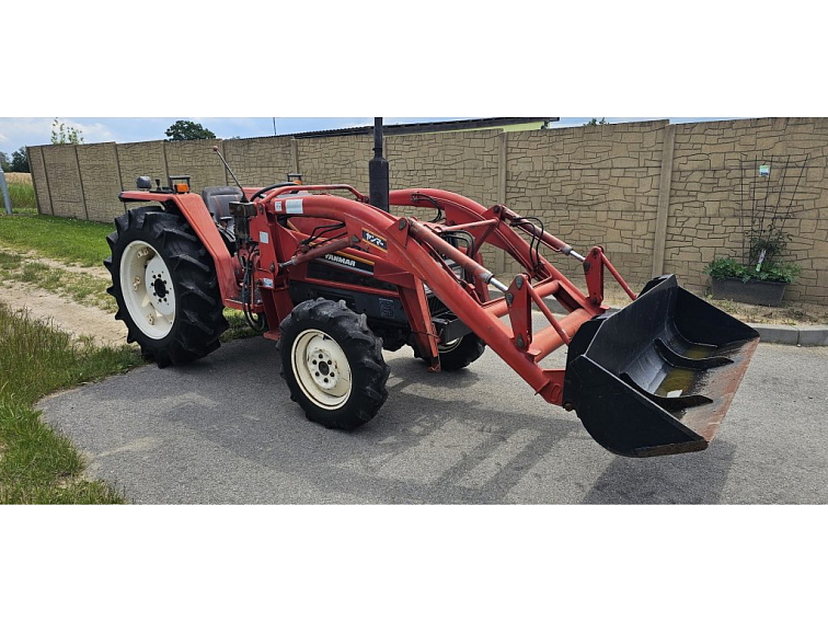 Malotraktor Yanmar FX-32 s čelním nakladačem