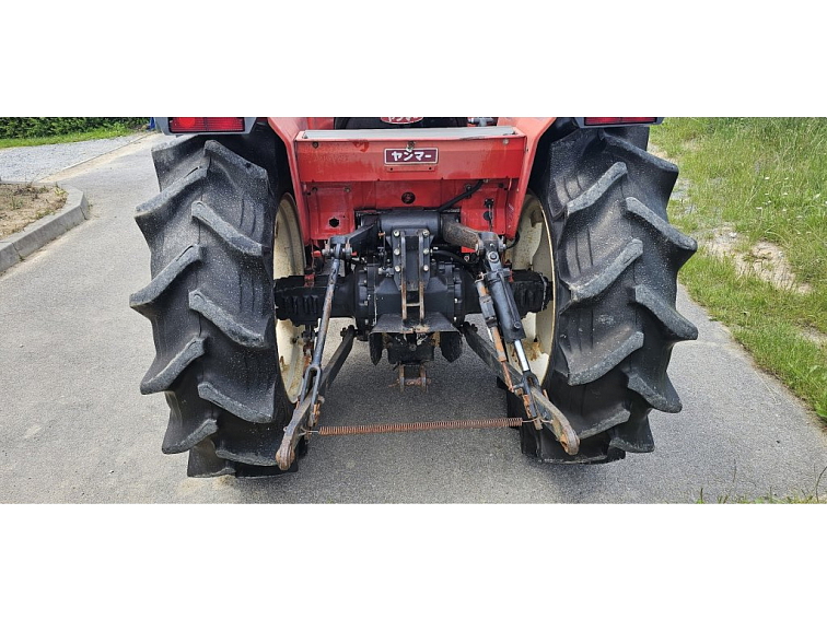 Malotraktor Yanmar FX-32 s čelním nakladačem
