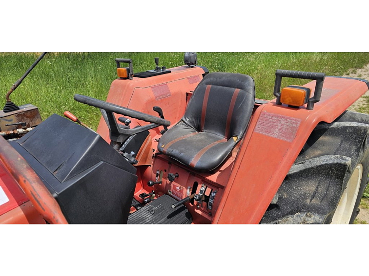 Malotraktor Yanmar FX-32 s čelním nakladačem