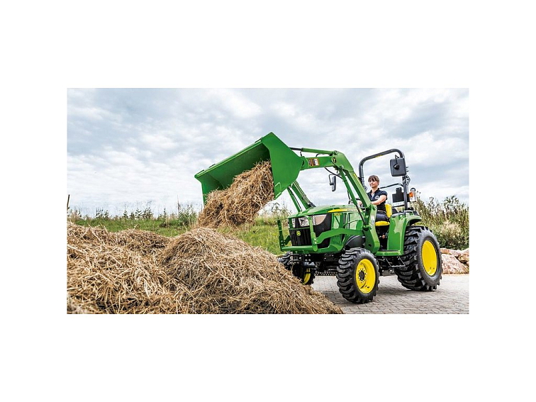 Komunální traktor John Deere 3038 E