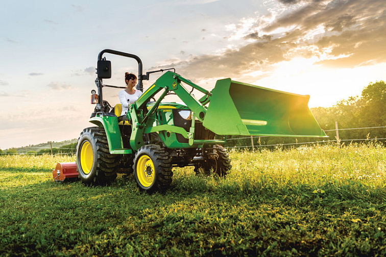 Čelní nakladač 300E pro John Deere 3 E