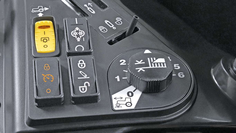 Komunální traktor John Deere 2026R