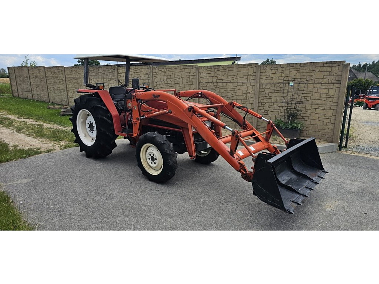 Malotraktor Yanmar FX-435 s čelním nakladačem